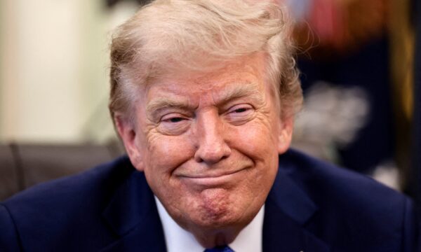 Trump anuncia tarifas de 50% sobre produtos do Canadá em 2027