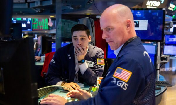 Bolsas de NY recuam pressionadas por ‘techs’ e juros elevados