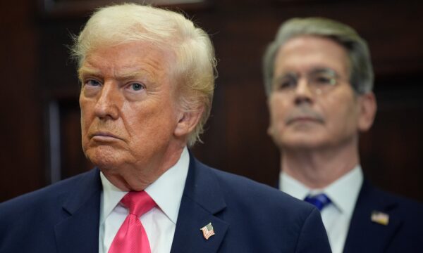 Trump evita responder se pediu intervenção de Bessent nos juros, mas diz que conversou com ele sobre o tema