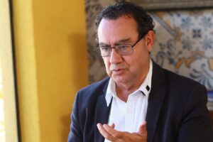 Augusto Cury diz que levaria Zuckerberg a tribunal, mas Instagram do candidato ganha quase 2 milhões de seguidores