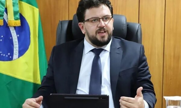 Ex-chefe de gabinete de Lula recebeu minuta de contrato de lobista, diz PF