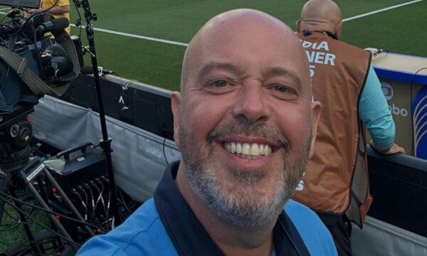 Apresentador Alex Escobar faz cirurgia para retirar tumor no timo após diagnóstico de miastenia; entenda
