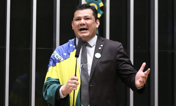 Primeira Turma do STF torna deputado federal Gilvan da Federal réu por injúria contra Lula