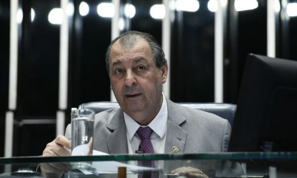 Fim da 6×1: Aziz apresenta relatório com texto da Câmara para acelerar tramitação