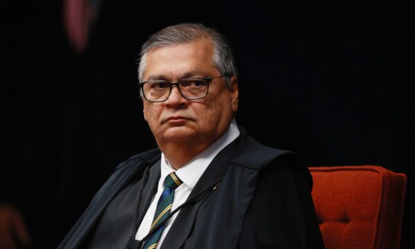 Flávio Dino retira sigilo de investigações sobre desvio de emendas parlamentares para o filme de Bolsonaro