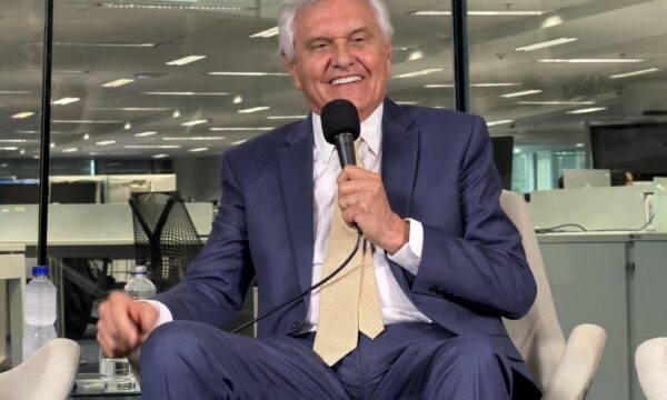 Caiado diz que Lula e Flávio 'correm' de debates