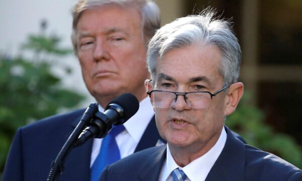 Mesmo fora da presidência do Fed, Powell volta a ser alvo de Trump