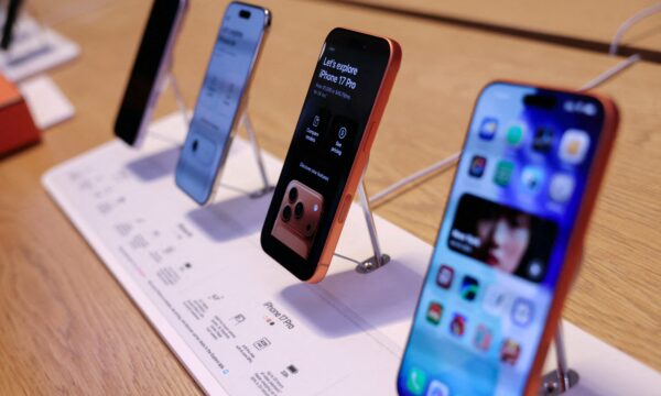 Apple é processada nos EUA por patentes de reconhecimento facial em iPhones