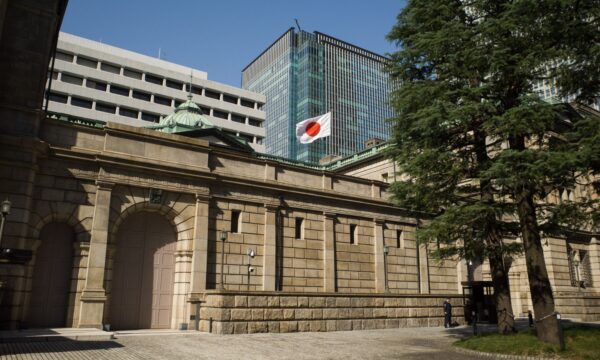 BoJ cogita alta de juros para combater inflação, mas mercado teme impacto nos rendimentos