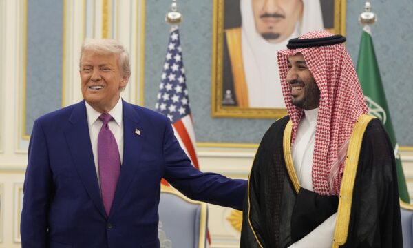 Democratas dos EUA tentam barrar acordo nuclear de Trump com a Arábia Saudita