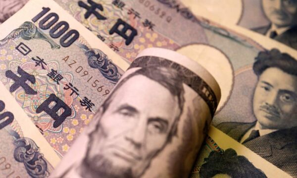 Iene enfraquece mesmo com juros no maior nível em mais de três décadas