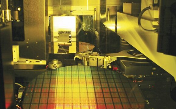 Japonesa Resonac desenvolve placas que podem produzir quatro vezes mais chips