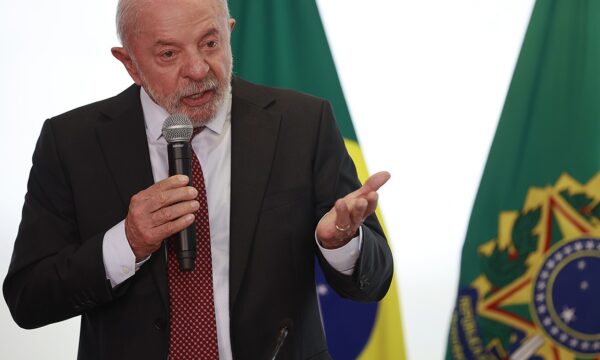 Na TV, Lula cita caso Master e diz que PF não tinha liberdade com família Bolsonaro
