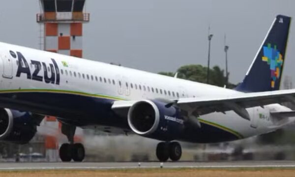 Agenda de empresas: Azul relata problemas em GPS de aviões da Embraer; Localiza anuncia JCP
