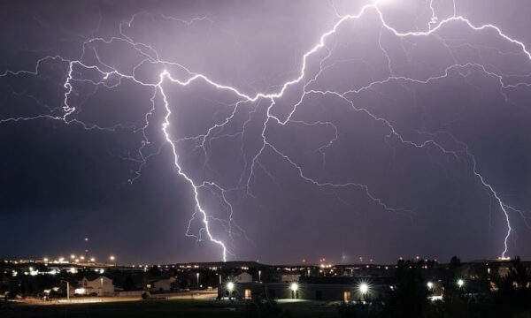 Temporais e granizo ameaçam o país e ligam alerta em algumas regiões; frio vai embora, mas quando?