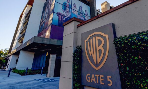 Após acordo com estados americanos, juíza libera compra da Warner pela Paramount
