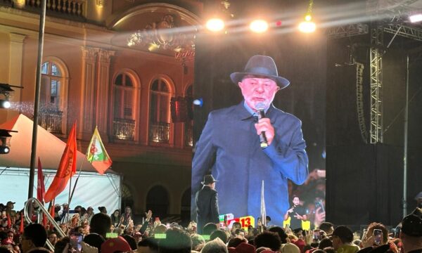Lula diz para Trump 'não meter bedelho' nas eleições
